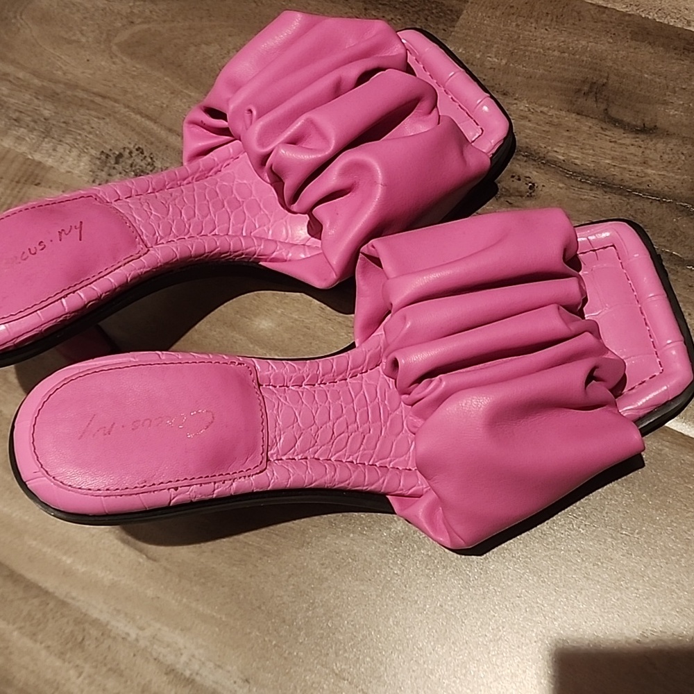 Heels - Picture 4 of 4